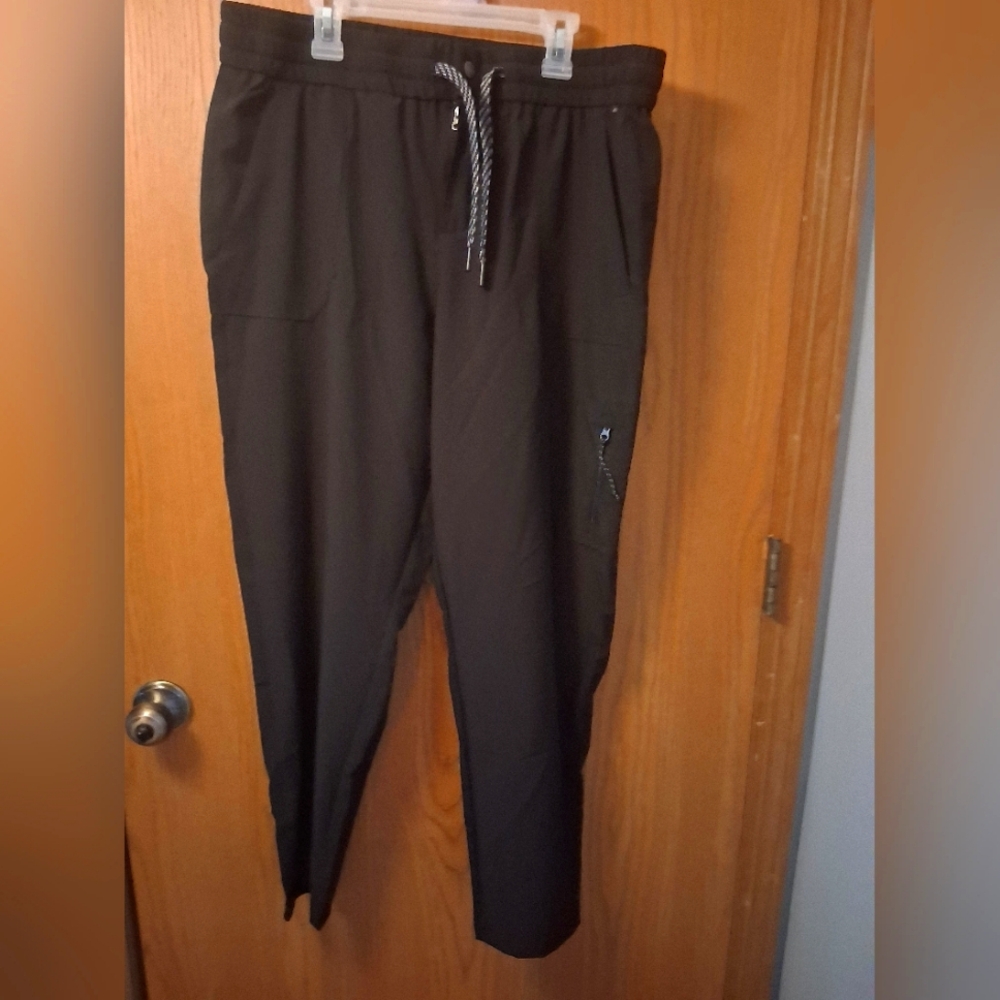 Avalanche Black Outdoor Utility Pants with Multiple Pockets, Relaxed Fit Size L